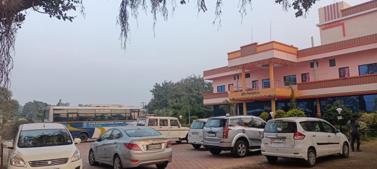 Hotel Nisarg Lodging And Restaurant Aurangabad  Exterior foto